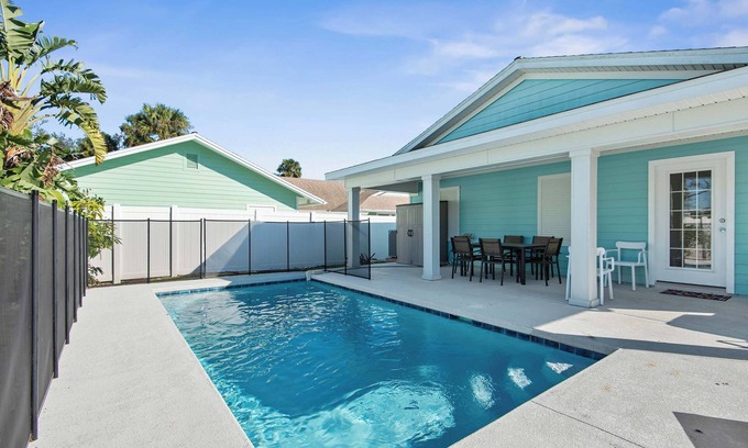 Palm Coast House | Charming Beachside Home Heated Pool Free Golf Cart