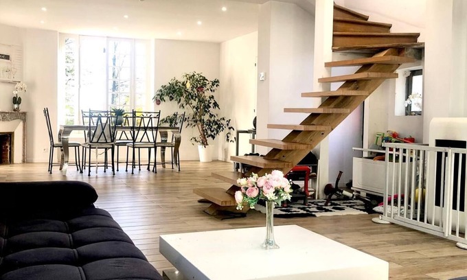 Jouy-sur-Morin House | 🏡 Charming Bourgeois House – 1h from Paris – 12 Guests – Large Garden