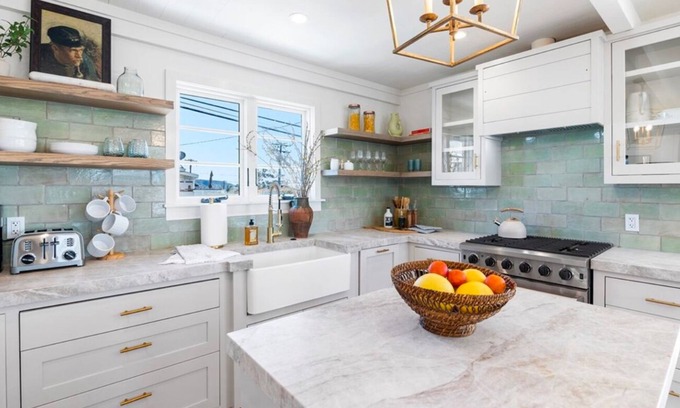 Laguna Beach Cottage | Charming Bungalow meticulouslynfurnished and designed.