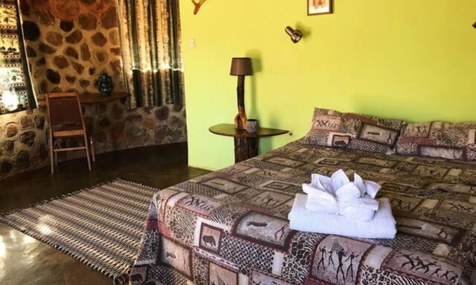 Victoria Falls Apartment | Charming Bush chalet 2 on this world renowned Eco site 40 minutes from Vic Falls Fully catered stay - 1976