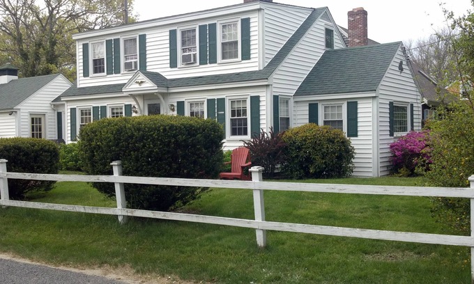 West Yarmouth House | Charming Cape Home Secs to Beach- 5 Brs 4 with Queens Slps10 to 12