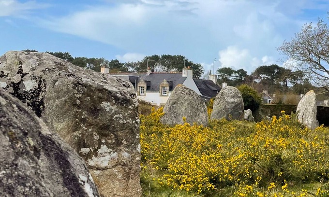 Carnac Cottage | Charming Carnac cottage with unique view of the standing stones