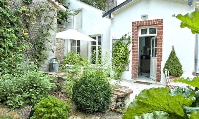 Blois Cottage | Charming Central Blois Cottage: Terrace, Private Garage, Modern Amenities Included