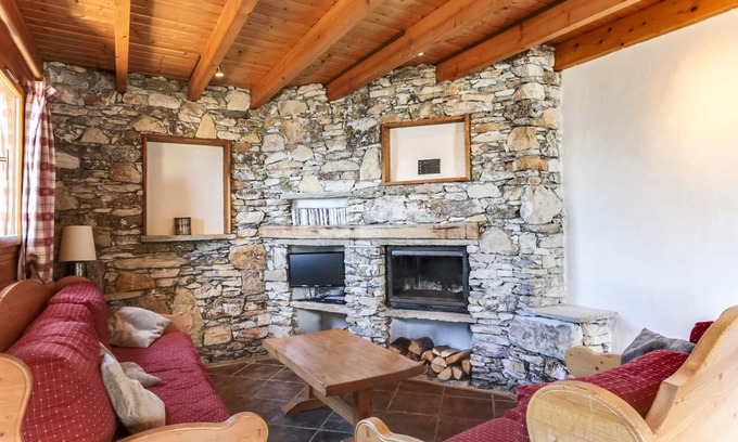 Vallandry Ski Chalet | Charming chalet for 10 in Vallandry, balcony, fireplace, WiFi