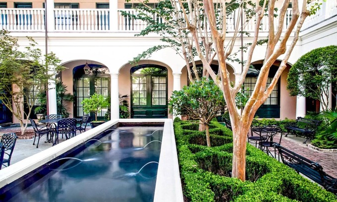 Charleston Historic District Hotel | Charming Charleston Room with Access to historic City Market