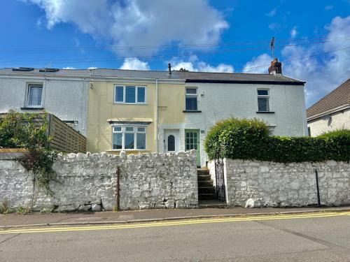 Mumbles House | Charming Coastal Cottage Near Mumbles with Garden Pass the Keys