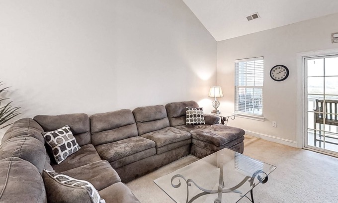 Waterford Plantation Condo | Charming condo near the beach with pool, golf, balcony, & washer/dryer
