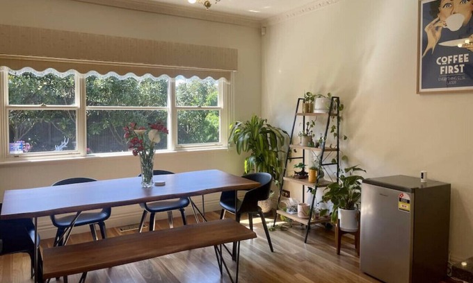 Ballarat North House | Charming corner retreat in Ballarat North