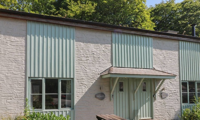 Falmouth Cottage | Charming Cornish cottage with private hot tub/shared pool, nr Falmouth/Helford