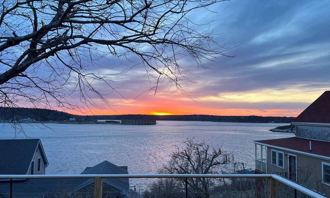 Mac Mahan Cottage | Charming Costal cottage in Georgetown with panoramic views