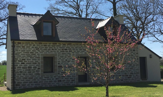 Plonevez-Porzay House | Charming cottage renovated to nine, near Locronan and Beaches at 4km, 3 Stars *