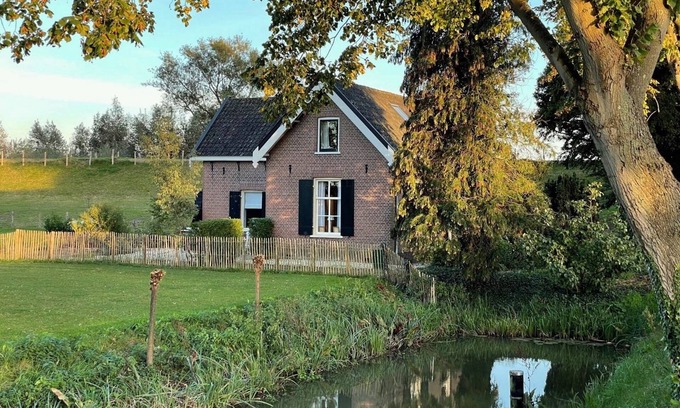 Lexmond Cottage | Charming Cottage at Huis te Jaarsveld private estate park garden