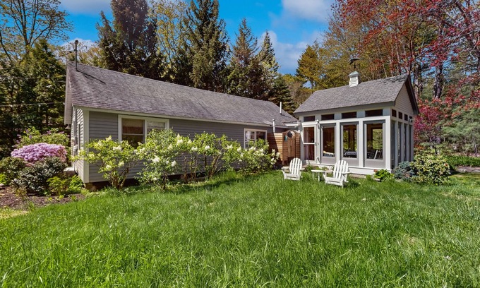 Ogunquit - Wells Cottage | Charming Cottage Close to Beaches with a Relaxing Patio and Nearby Attractions