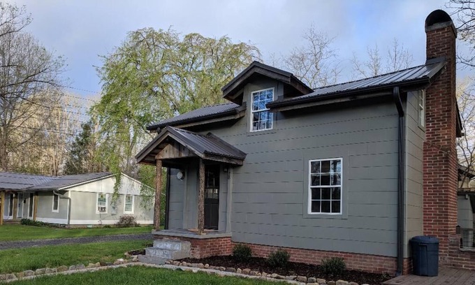 Brevard Cottage | Charming Cottage Downtown