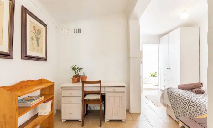 Greater Johannesburg Metropolitan Area Cottage | Charming cottage in terrific Johannesburg with WiFi