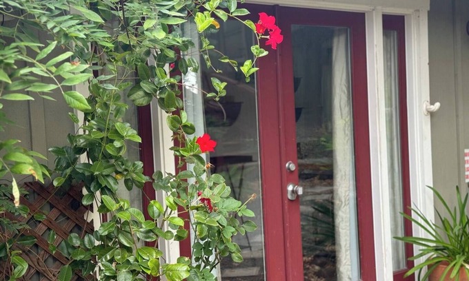 Fetters Hot Springs-Agua Caliente Cottage | Charming cottage in beautiful Sonoma with HVAC and deck