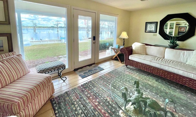Statesboro Cottage | Charming Cottage on Kennedy Pond with Beautiful Views!