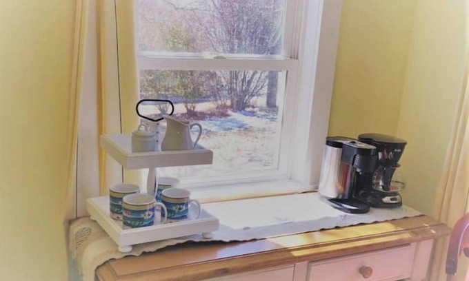 West Yarmouth Cottage | Charming Cottage near Beach and Ferry.