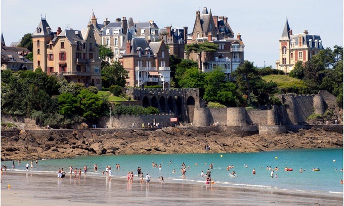 Plouer-sur-Rance Cottage | Charming country house