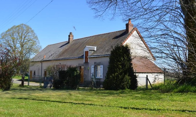 Aigurande Cottage | Charming Countryside Cottage with Private Garden and Garage, near Nature and Historic Sites