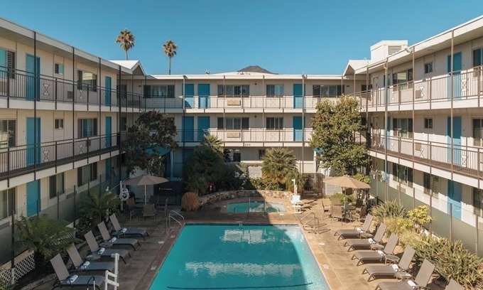 Corte Madera Hotel | Charming Couple Suite | Outdoor Pool | Free Parking | BBQ Area | Courtyard