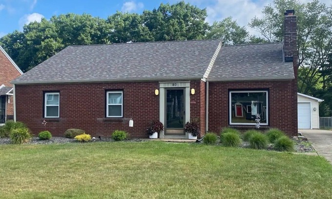 Boardman House | Charming, Cozy, Quiet 3-Bedrooms 2-Full Baths - Home in Boardman w/Laundry