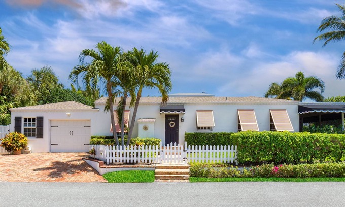 Delray Beach House | Charming Delray Beach Cottage - 1 blk to beach and Atlantic Ave!; Pet-friendly!