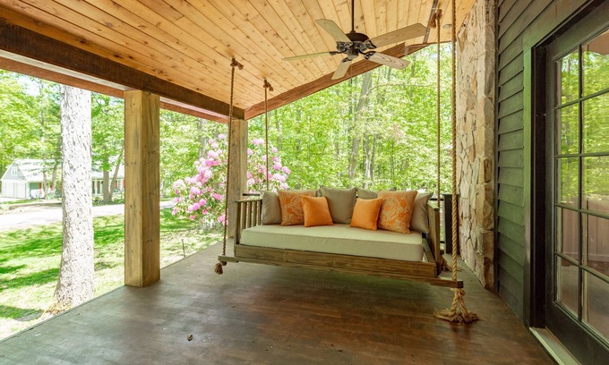 Blakeslee House | Charming Dog Friendly Cottage w/Modern Touches