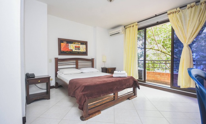 Estadio Hotel | Charming double room with WiFi and air conditioning in Laureles-Estadio-Medellin