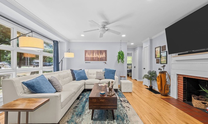 Southern Pines House | Charming Downtown Corner Cottage - 1 Block Walk to Food & Fun - Dog Friendly