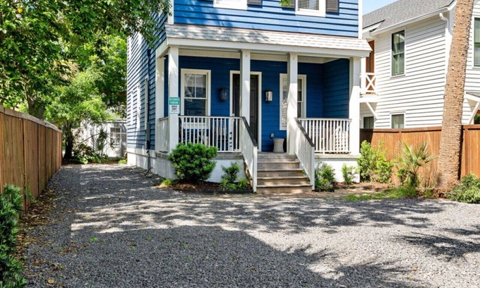 Westside House | Charming Downtown Home - St Philip St