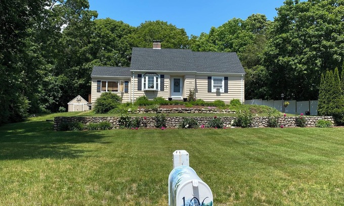 Westerly House | Charming Dunn’s Corners Westerly Cape
