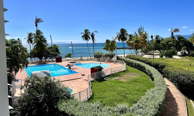 Pointe de la verdure Apartment | Charming duplex 53 m2 sea view, beach access.