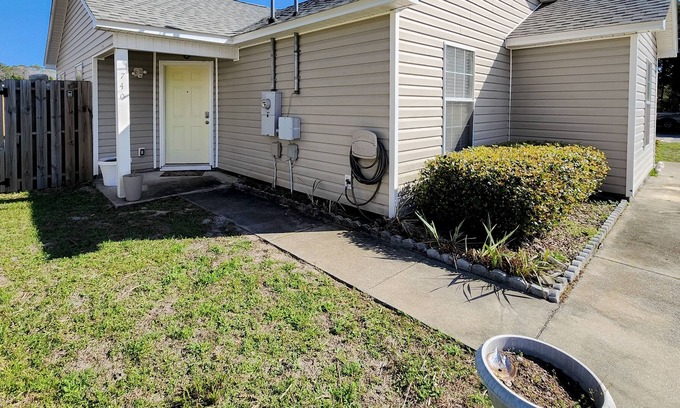 Port St. Joe House | Charming duplex, dog-friendly, with central AC, enclosed yard, & washer/dryer