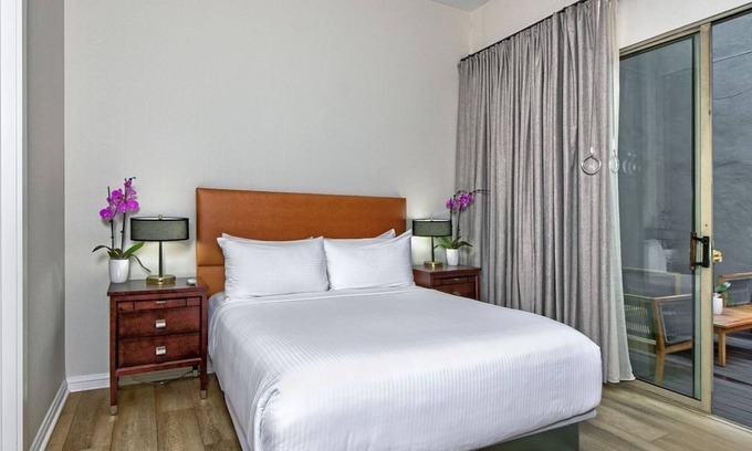 South Beach Hotel | Charming Embarcadero Room Near Ferry, Oracle Park & Painted Ladies