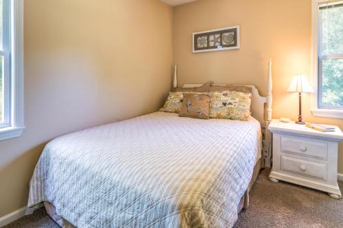 Emerald Isle House | Charming Emerald Isle Escape Less Than 1 Mi to Beach!