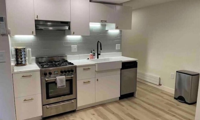 Bloomingdale Apartment | Charming English Bsmt Apt- 2 bedroom