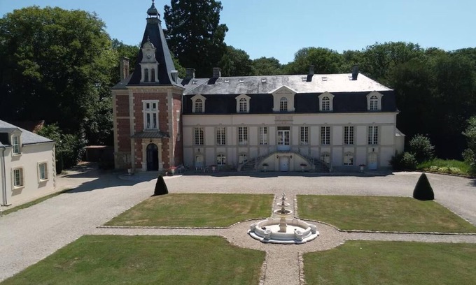 Flacey Hotel | Charming estate just 1h30 from Paris