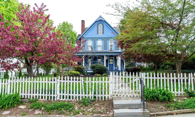West Milton House | CHARMING EXECUTIVE VICTORIAN MANSION w/FREE PARKING - near Bucknell