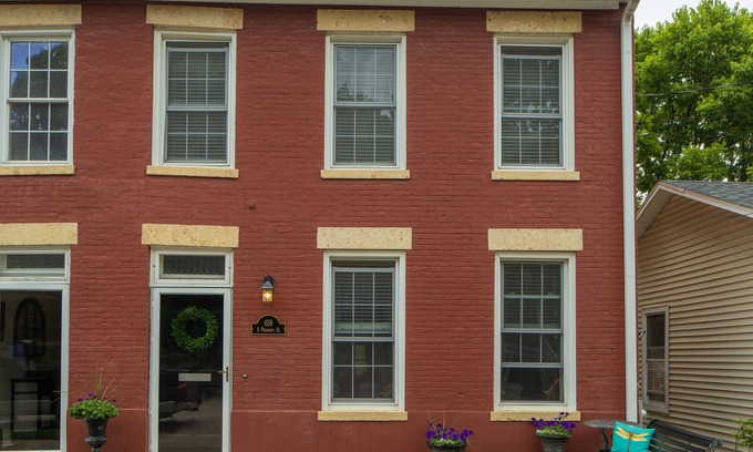 Galena House | Charming Fall Stay on Prospect St ~ Walkable 2 Downtown Galena w/Parking!