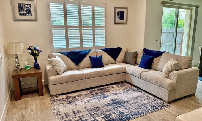 Elk Grove House | Charming family-friendly 2-bedrooms with Jack & Jill bathroom near Sky River.