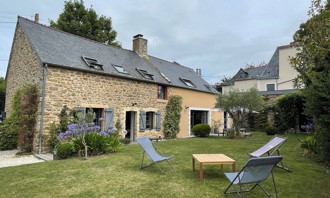 Parame House | Charming family home close to shops and beaches