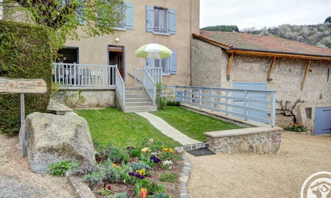 Cherier Cottage | Charming Family Home with Garden and Terrace in Scenic Cherier