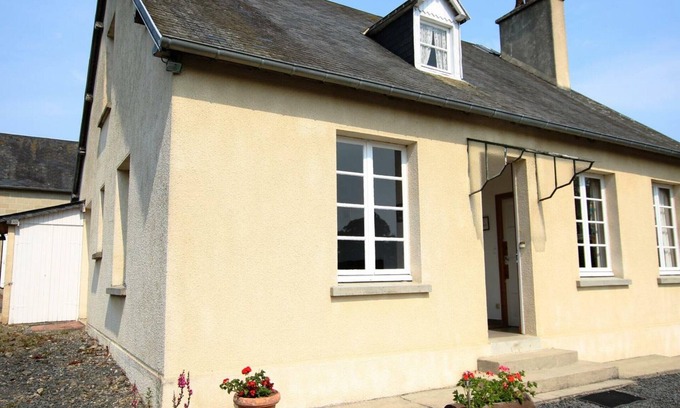 Berigny Cottage | Charming farmhouse with garden and BBQ near Cerisy