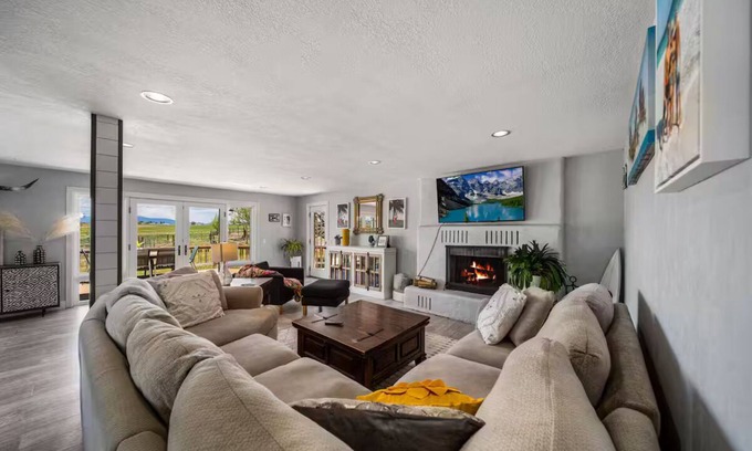 Durango Other | Charming Farmhouse with Mountain Views!