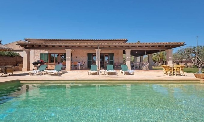 Santanyi Villa | Charming finca with large pool and garden in Santanyi for up to 8 persons