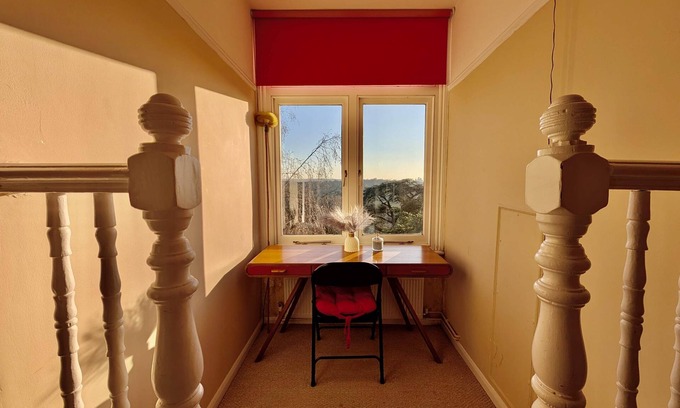 London Borough of Bromley Apartment | Charming Flat in Bromley Near Transit