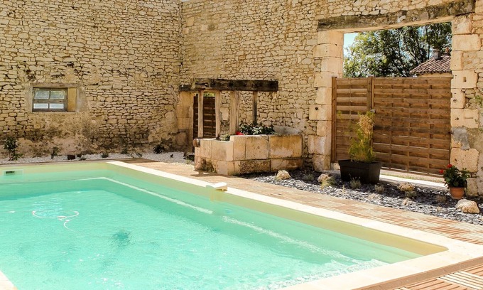 Champagne-et-Fontaine House | Charming holiday home in Aquitaine with Swimming Pool