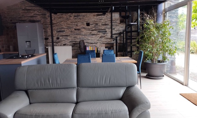 Les Garennes-sur-Loire House | Charming 19th-century Angevine farmhouse in the heart of the vineyards.