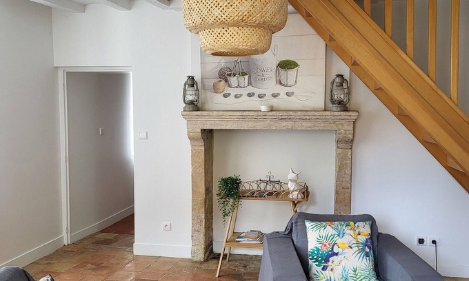 Mezieres sous Lavardin Cottage | Charming Village House near Le Mans: Private Parking, Garden, 3 Bedrooms, Pet Friendly